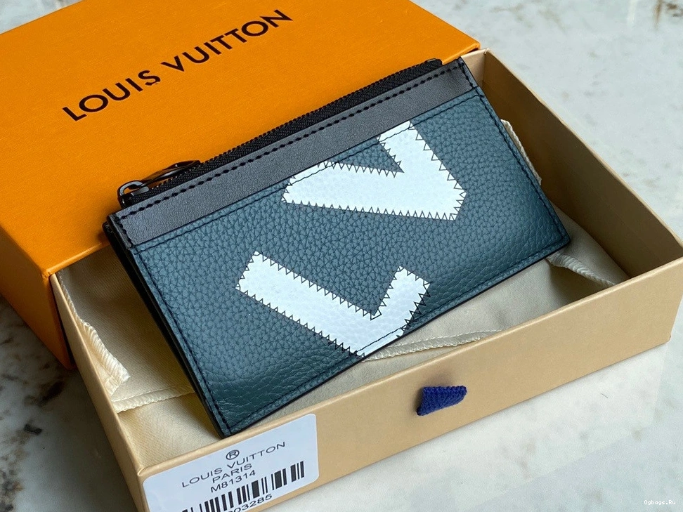 CC LOUIS VUITTON HOLDER 0213